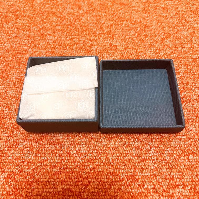 メゾンドサブレ ハローキティ チャーム キーホルダー Happy AirTag