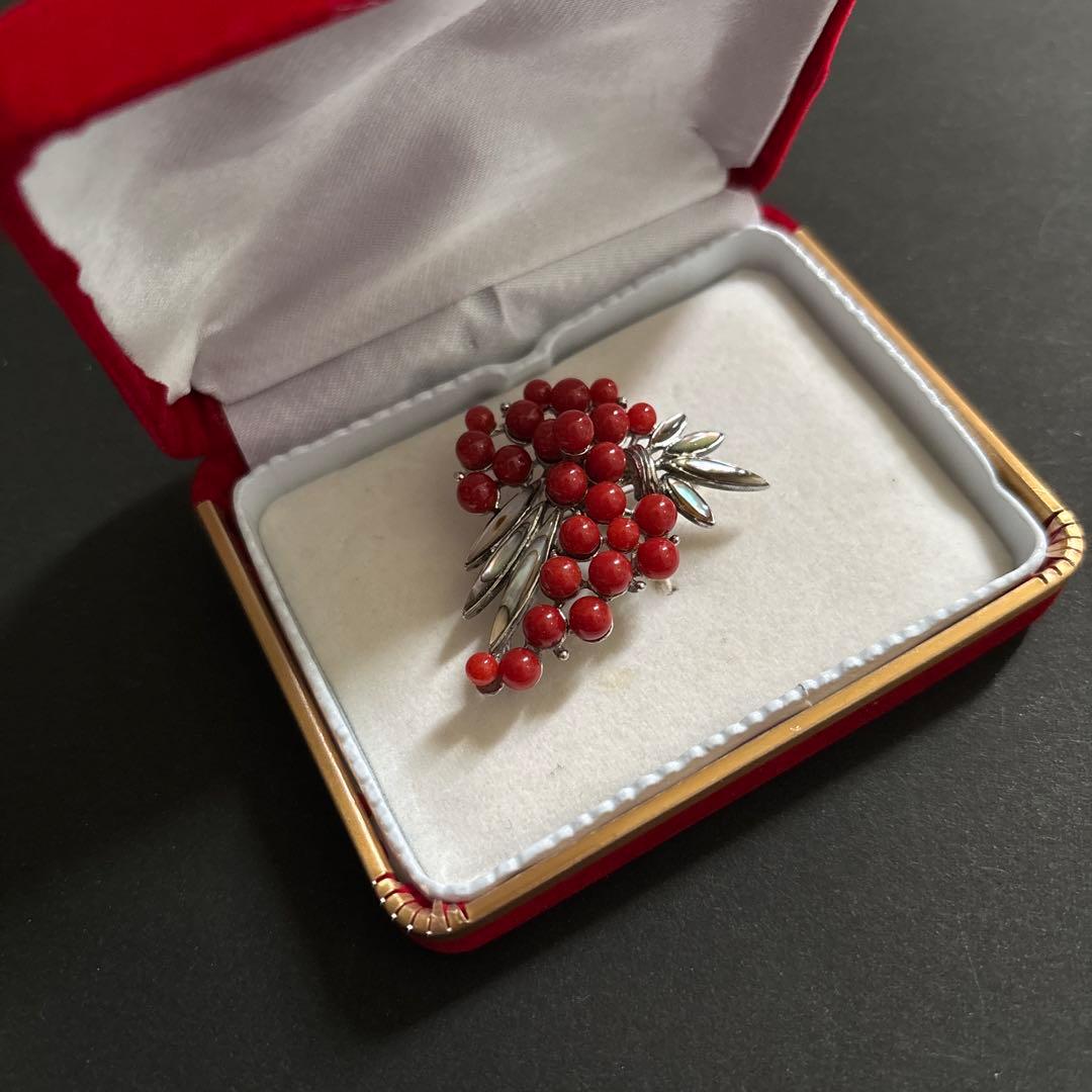 赤珊瑚　ヴィンテージブローチ
