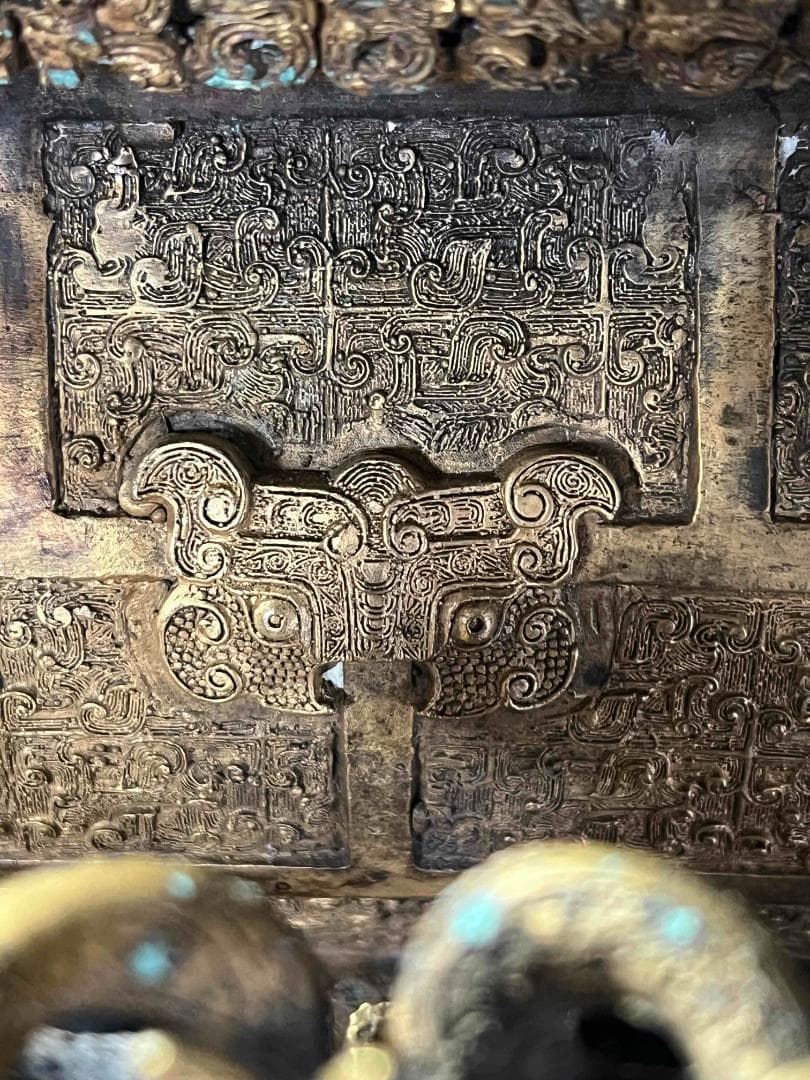 商周から戦国時代　金銅螭龍瑞獣羽文双糸壺　方盉　高台に銘文在銘(B-99)