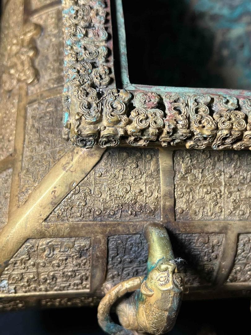 商周から戦国時代　金銅螭龍瑞獣羽文双糸壺　方盉　高台に銘文在銘(B-99)