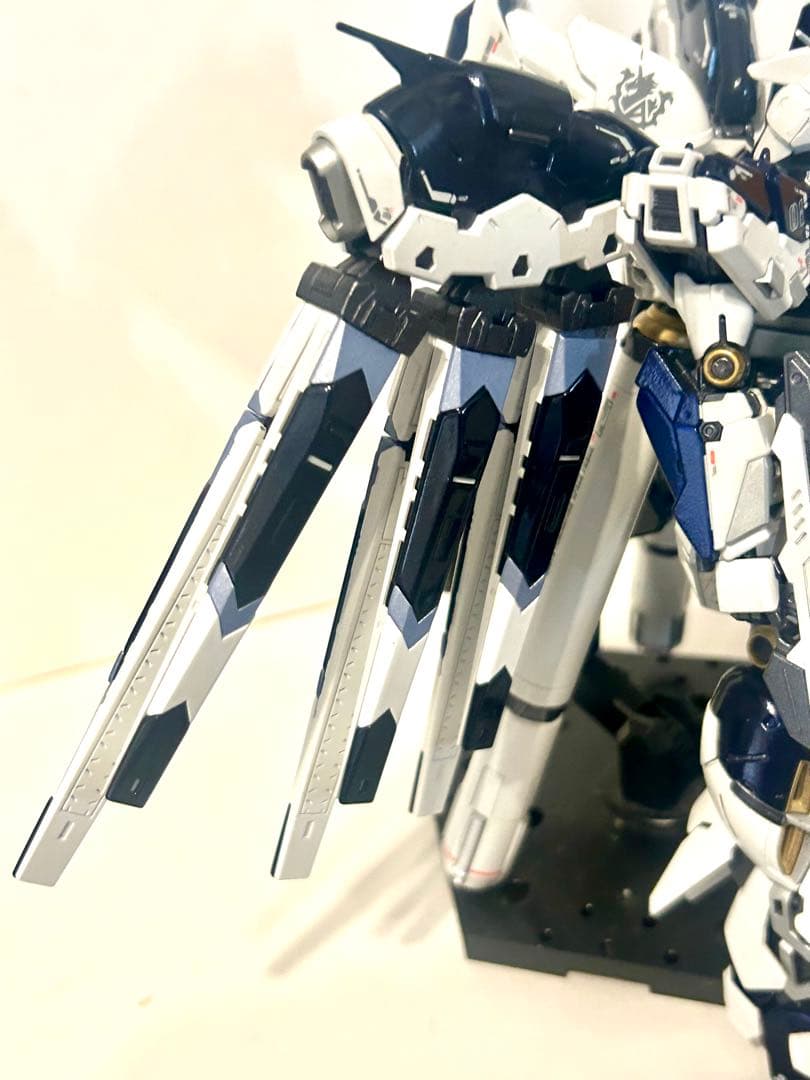 RG Hi-νガンダム　完成品　全塗装