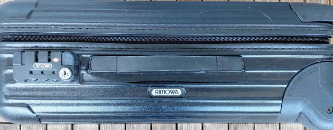 RIMOWA ブラックキャリーケース 中型