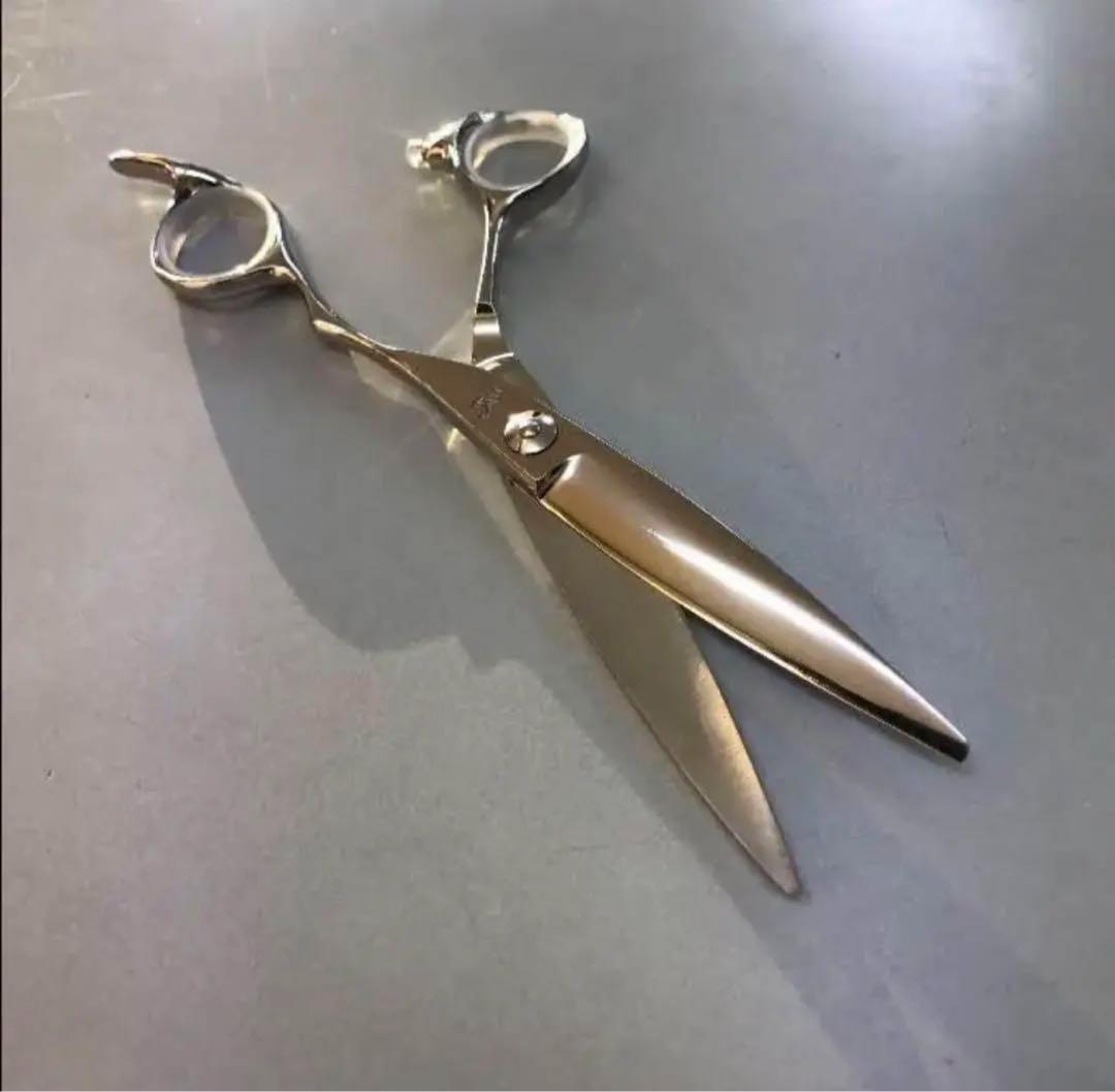 6インチシザー 新品未使用　安定感あるとても扱いやすい最高のグリップ！