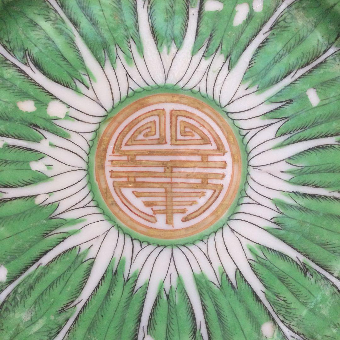 清朝末期の白菜蝶々寿皿、八角形