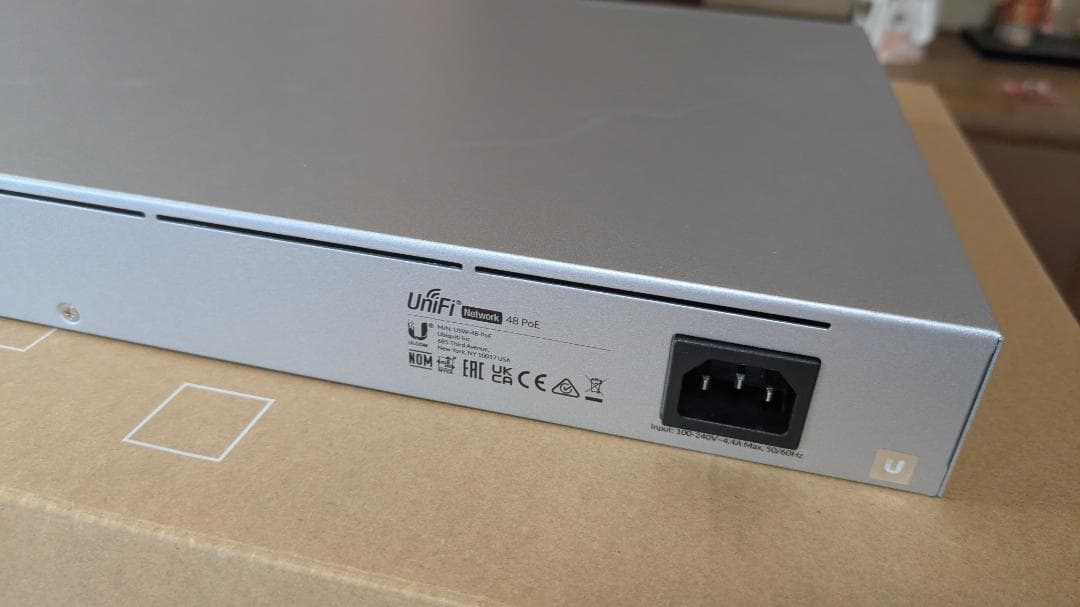 ルーター・ネットワーク機器 UNIFI switch 48 ports USW-48-PoE (195W)