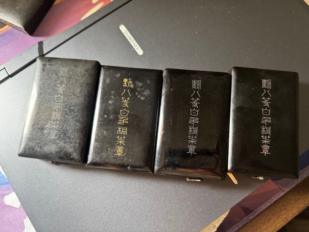 勲八等白色桐葉章 4個セット　勲章　純銀製　徽章 ケース付き　65.67g