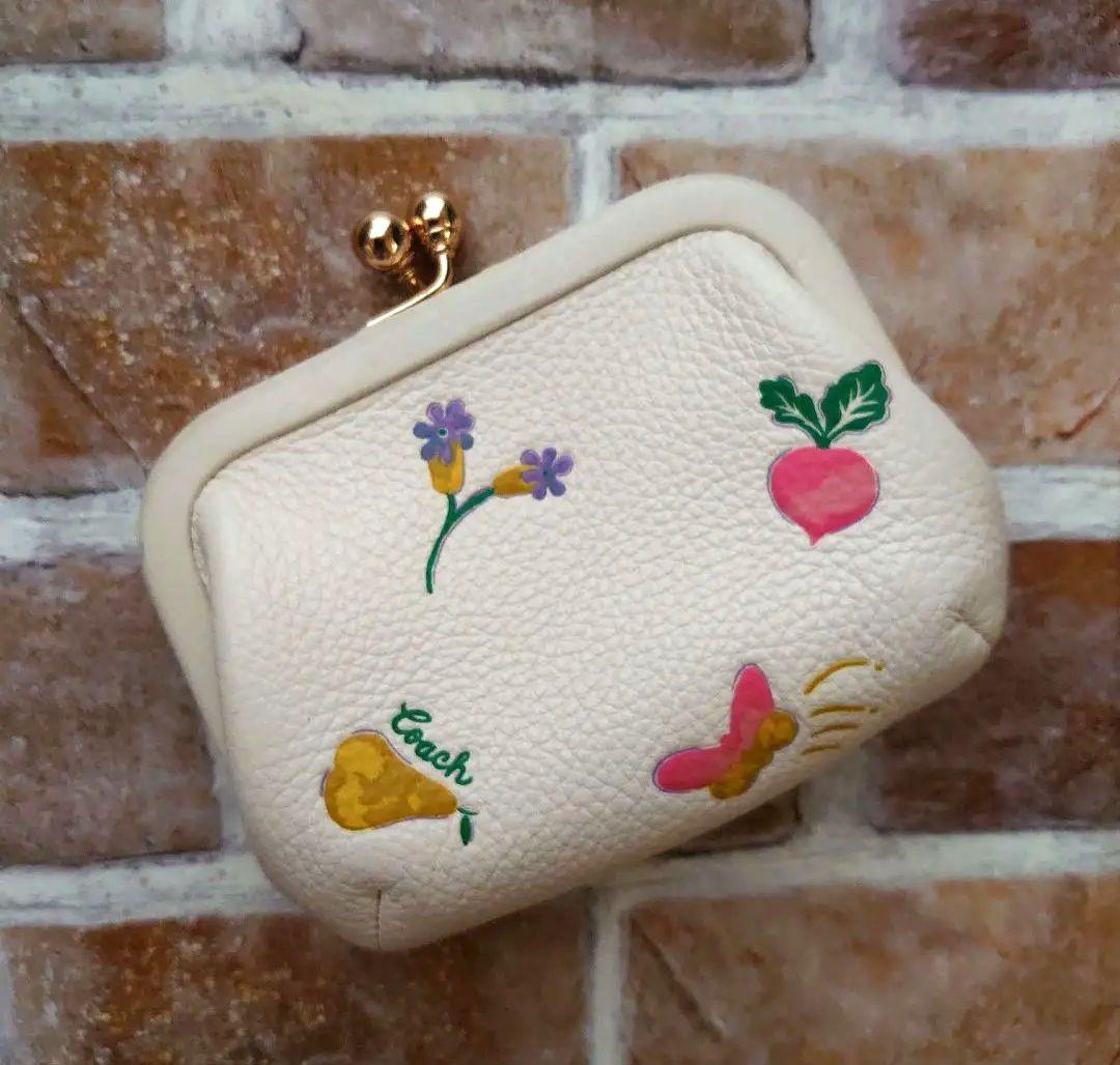 美品　COACHコーチ 財布 がま口 ノラキスロックケース 白