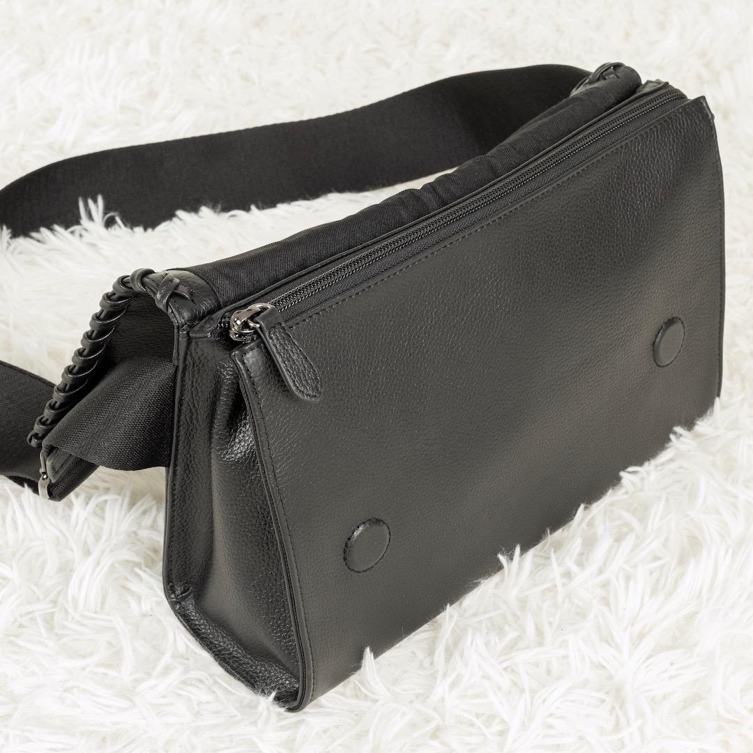 美品 ear PAPILLONNER 柄ワイドテープショルダーバッグ ブラック