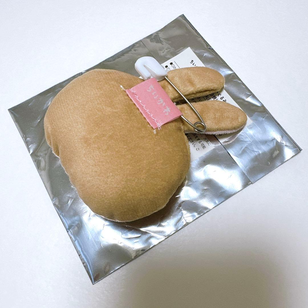 【匿名配送】ちいかわ なかよしぬいぐるみバッジ サングラスと日焼け うさぎ