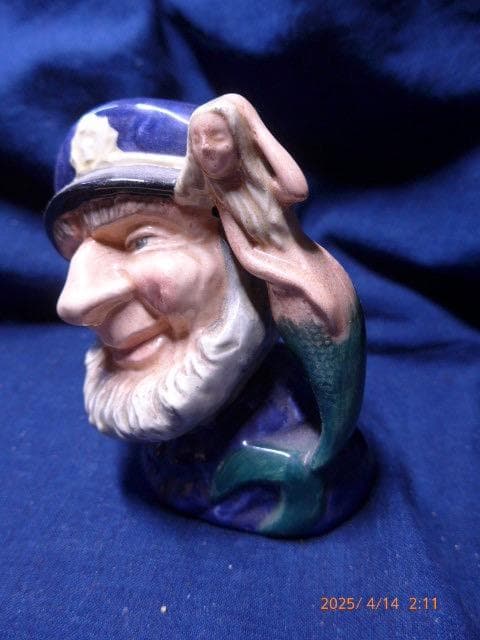 ヴィンテージ ロイヤルドルトンの「old salt」。髭の水夫と人形のジャグ