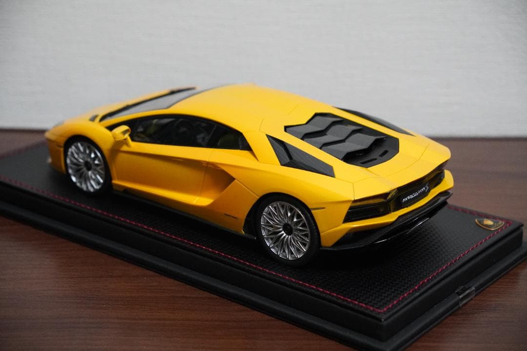 MRコレクション 1/18 ランボルギーニアヴェンタドール S