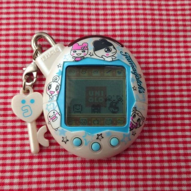 【動作確認済】 いぇー!ふぁみりーイロイロ!たまごっち+ ふぁみたま ユニクロ