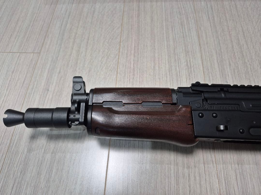 専用　マルイ　AKS74U　20mmピカティニレール・スイベル装着　スペアマグ付