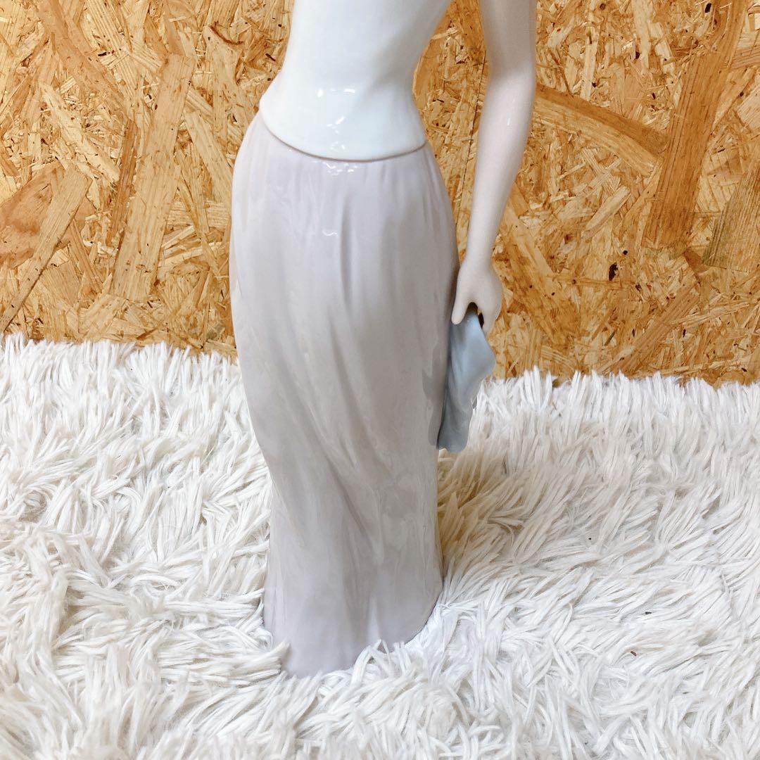 リヤドロ　LLADRO スズラン　フィギュア　置き物　工芸品　陶器