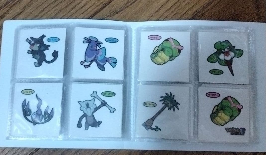 ポケモンシールとシールホルダー