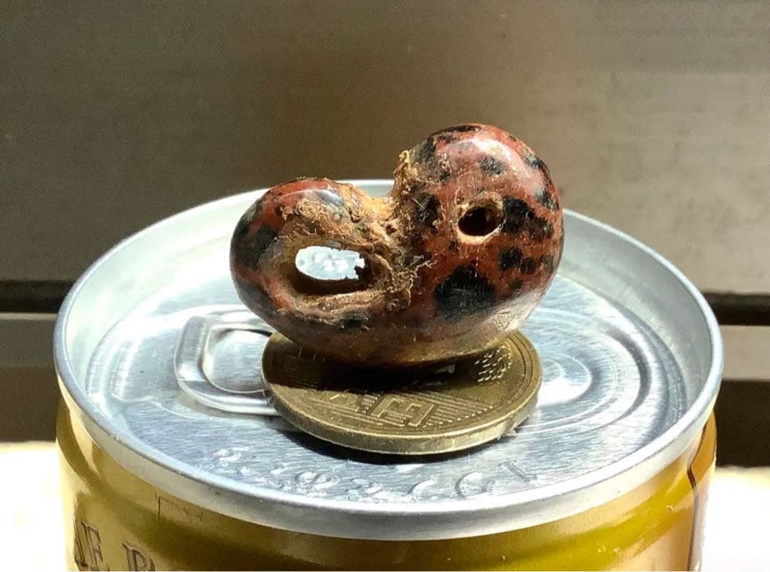 ✳時代鑑定済み鉄鏃と一緒に発掘　✳古墳期超希少【さる玉】黒曜石勾玉‼️出土古墳期