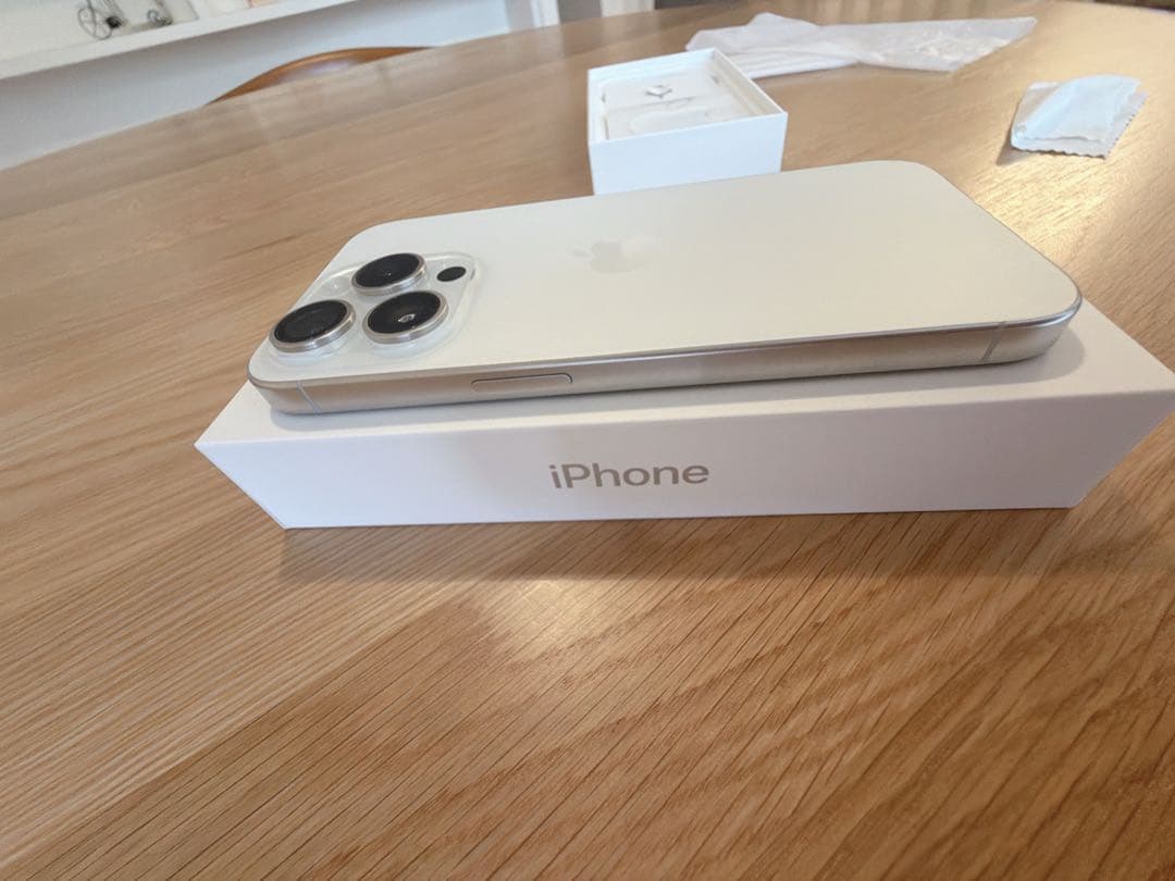 Apple iPhone 15Pro 128GB ホワイトチタニウム