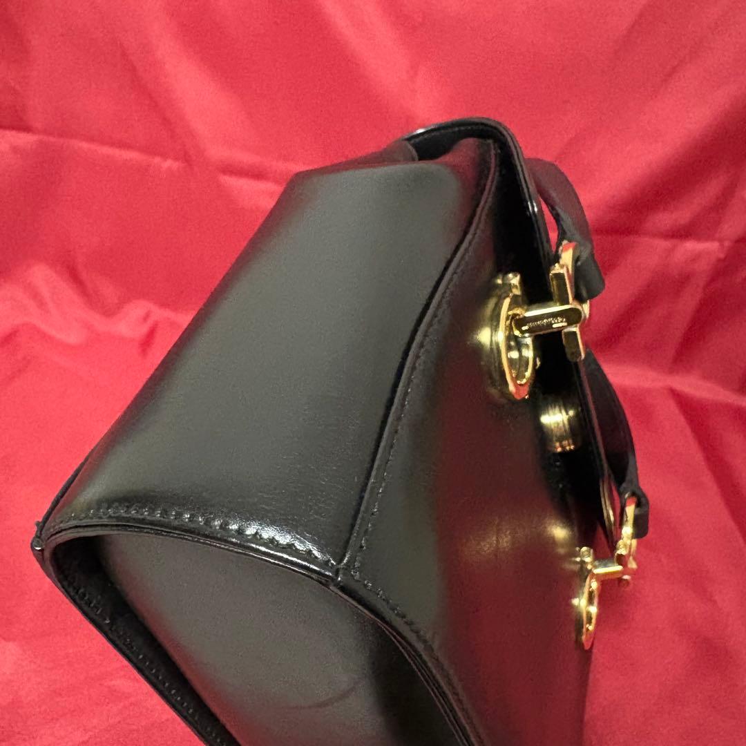 サルバトーレフェラガモ　2way ガンチーニ　ショルダーバッグ　レザー