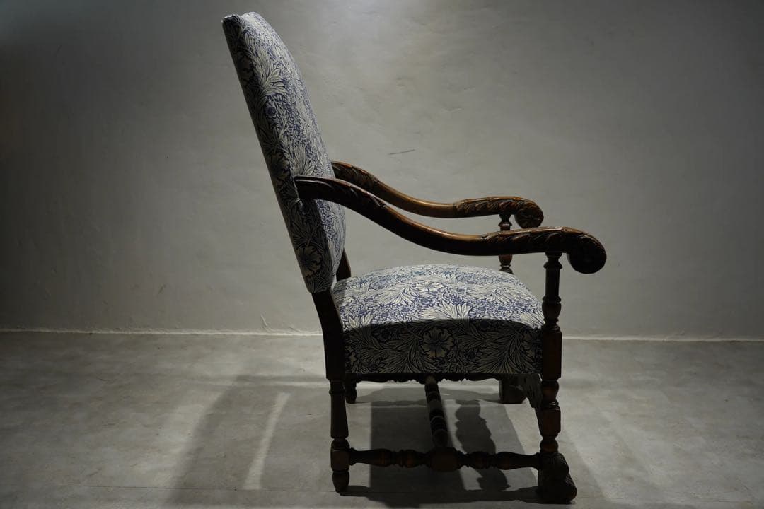 イギリスアンティーク アームチェア ジャコビアン様式　動物脚　張替済　ソファ