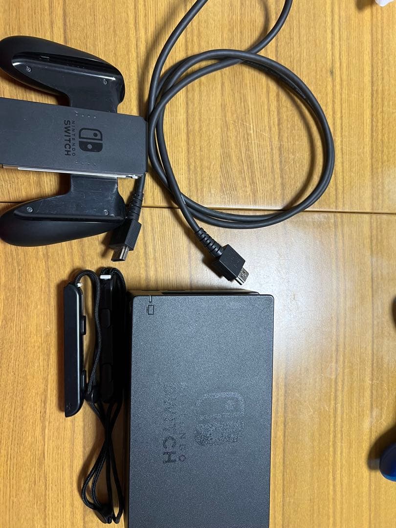 Switch　任天堂　本体　付属品 ジョイコン無し