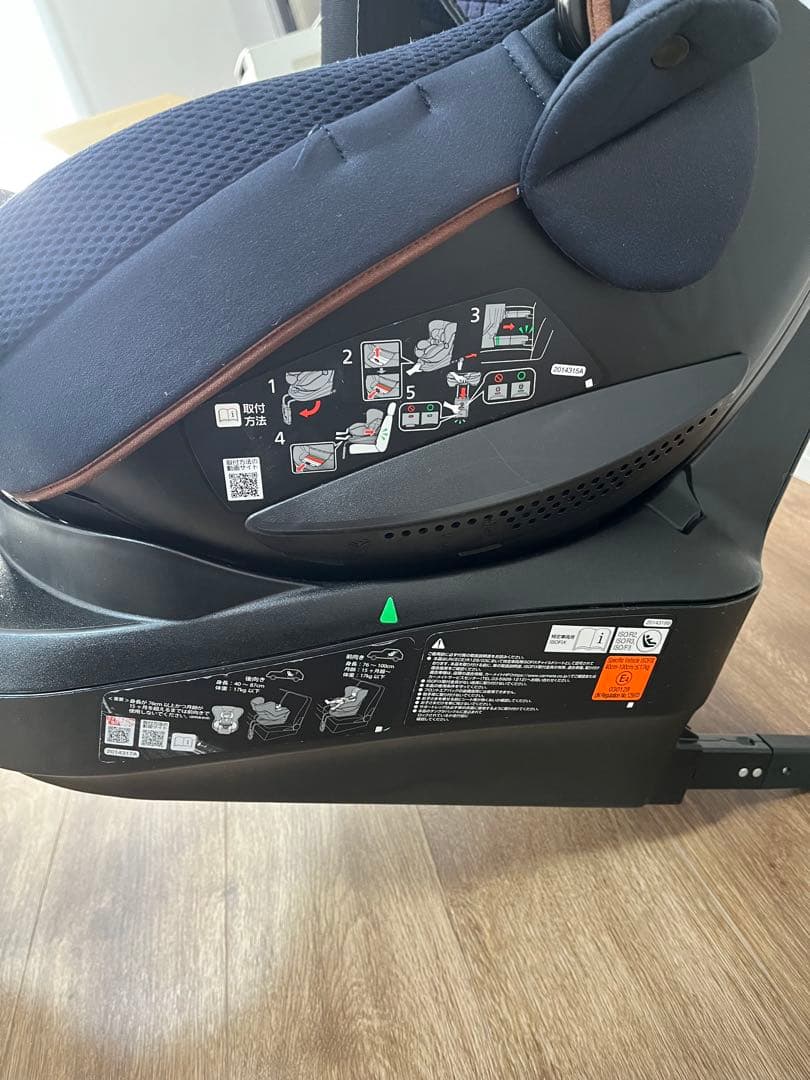 エールべべ チャイルドシート　クルットR ネイビー