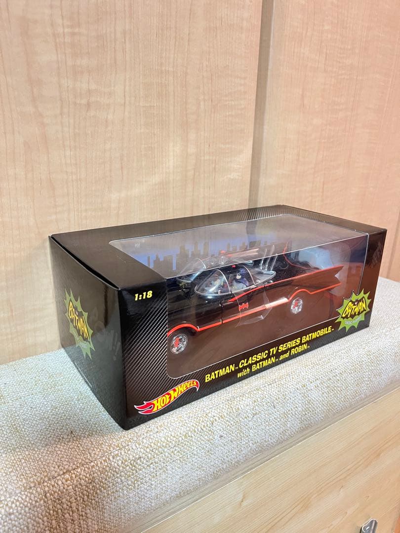 新品未開封Hot Wheels バットモービル 1:18 1966年TVシリーズ