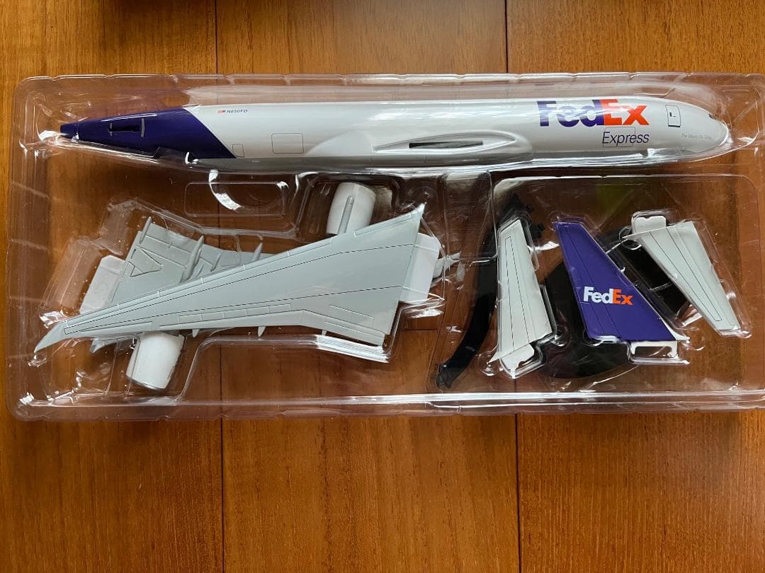 FedEx・Boeing777-200Fプラモデル
