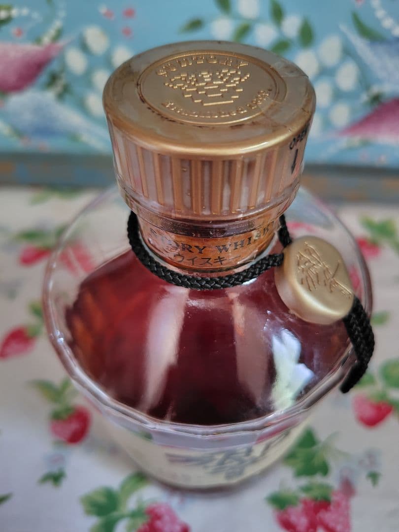 【美品】　サントリー 　ウイスキー　フィルム剥がれ　響　裏金ラベル　裏金ラベル