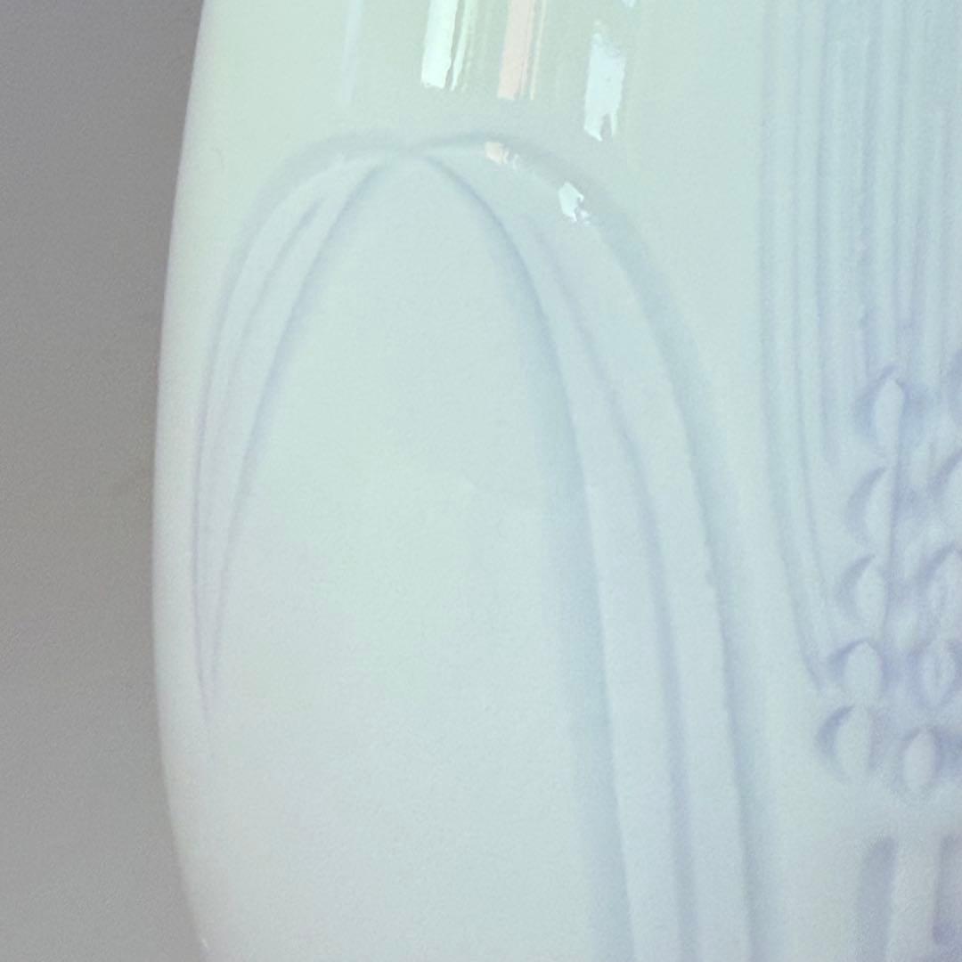 国重要無形文化財　井上萬二　作　白磁麦彫文様花瓶　究極の造形美　高さ26㎝