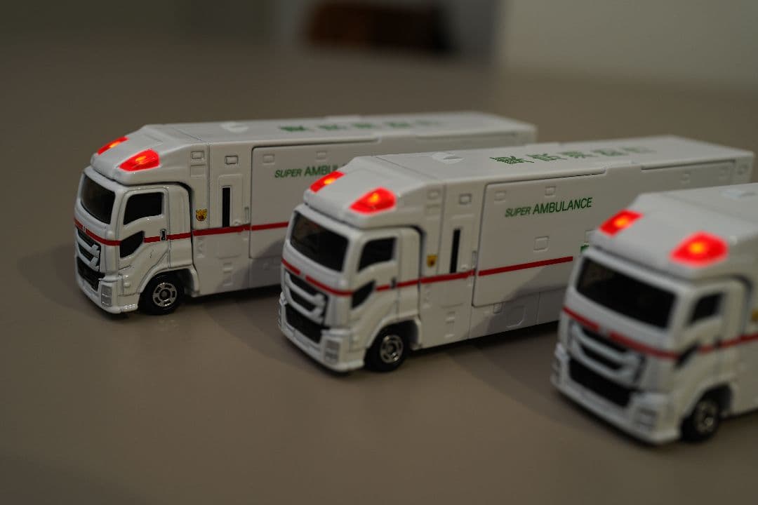 ロングトミカ スーパーアンビュランス1台 144 LEDカスタム