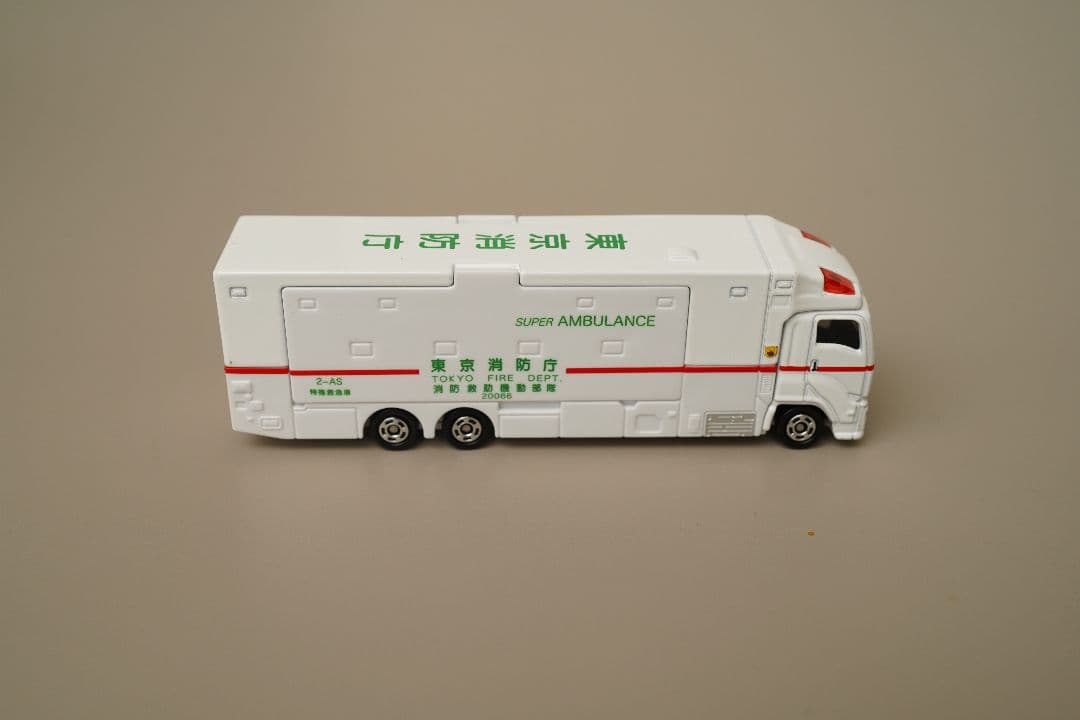 ロングトミカ スーパーアンビュランス1台 144 LEDカスタム