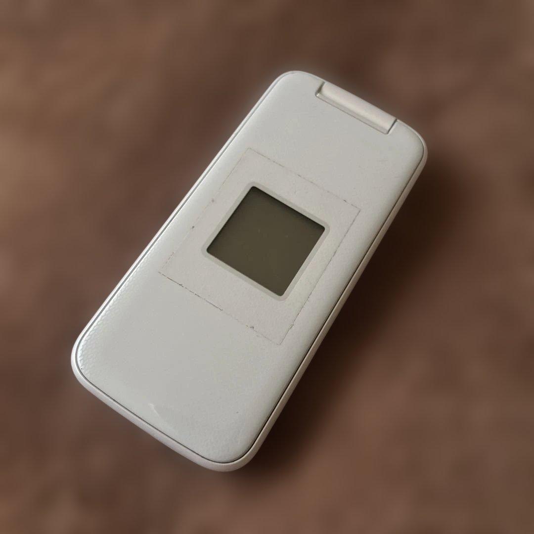 docomo らくらくホン F-01M ホワイト