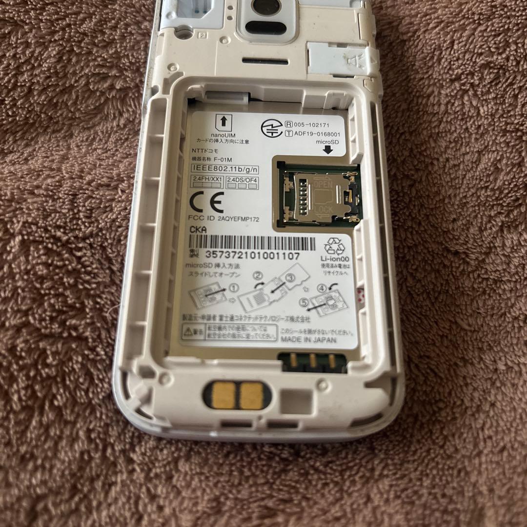 docomo らくらくホン F-01M ホワイト