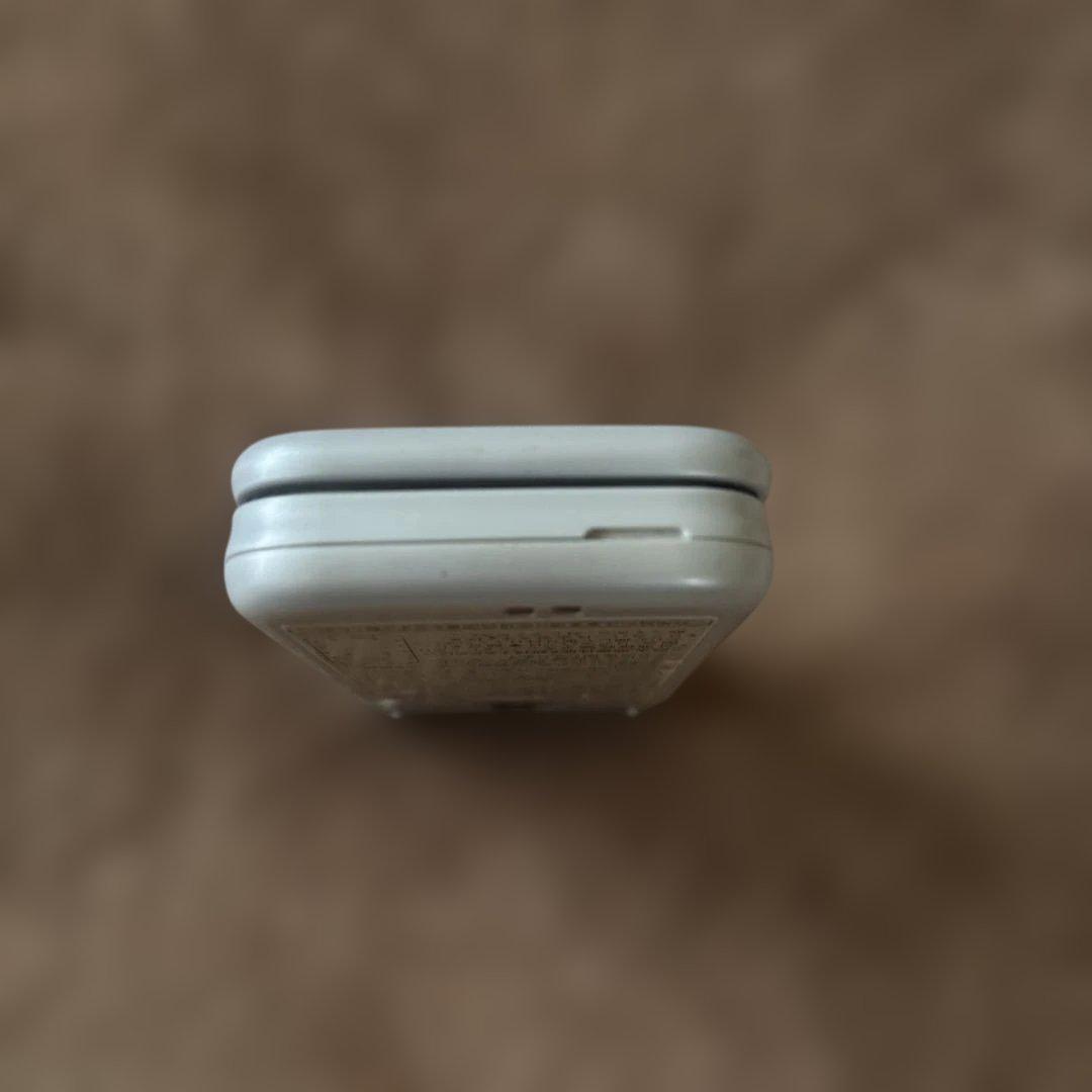 docomo らくらくホン F-01M ホワイト