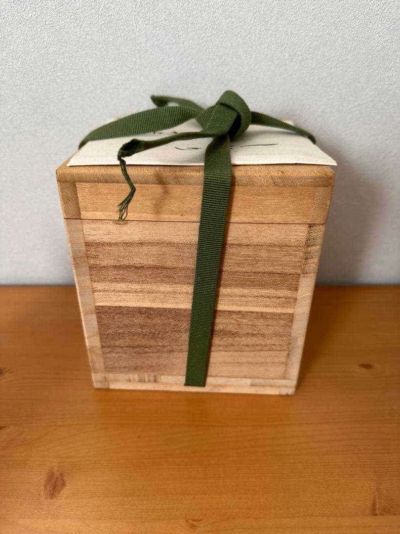 ★セール★井上萬二　人間国宝　青白磁彫文  香炉　笹