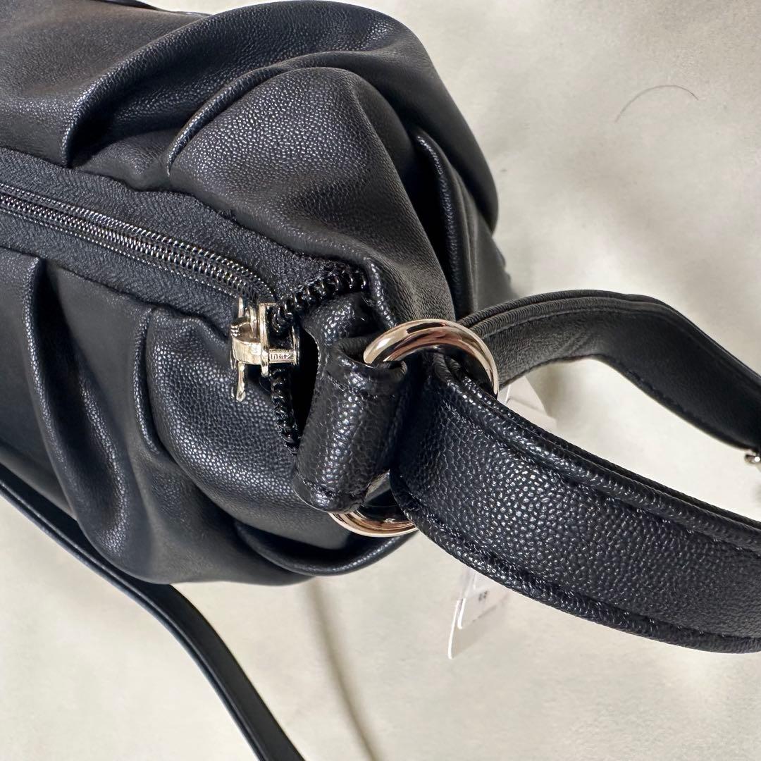 新品未使用 マリークワント デイジー ロゴ ショルダーバッグ 黒 大容量 人気