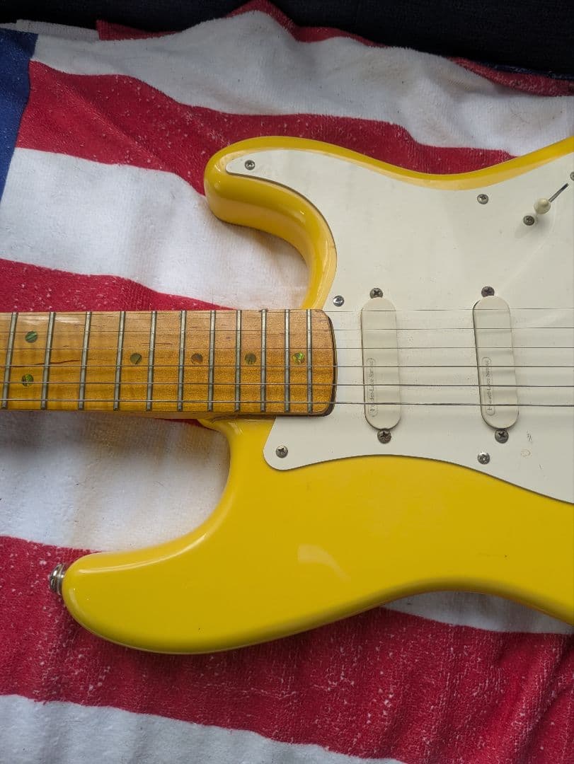 ストラトキャスタータイプ　 レースセンサー PU 搭載　ゴージャス仕様