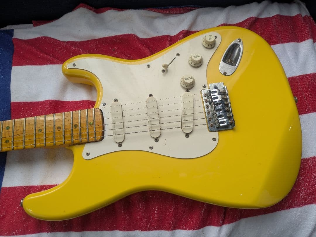 ストラトキャスタータイプ　 レースセンサー PU 搭載　ゴージャス仕様