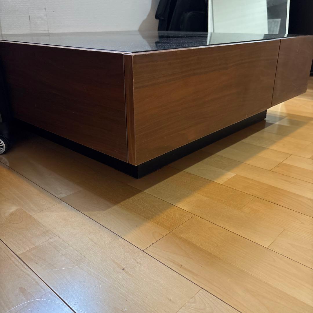 底値！LOWYAのダークブラウンガラス天板 ローテーブル中古48000円の品