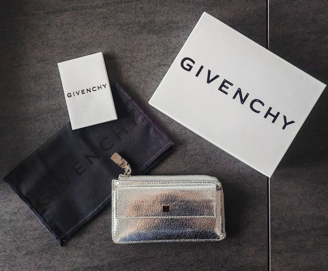 GIVENCHY 4G ジップ付きカードホルダー(ミニ財布)