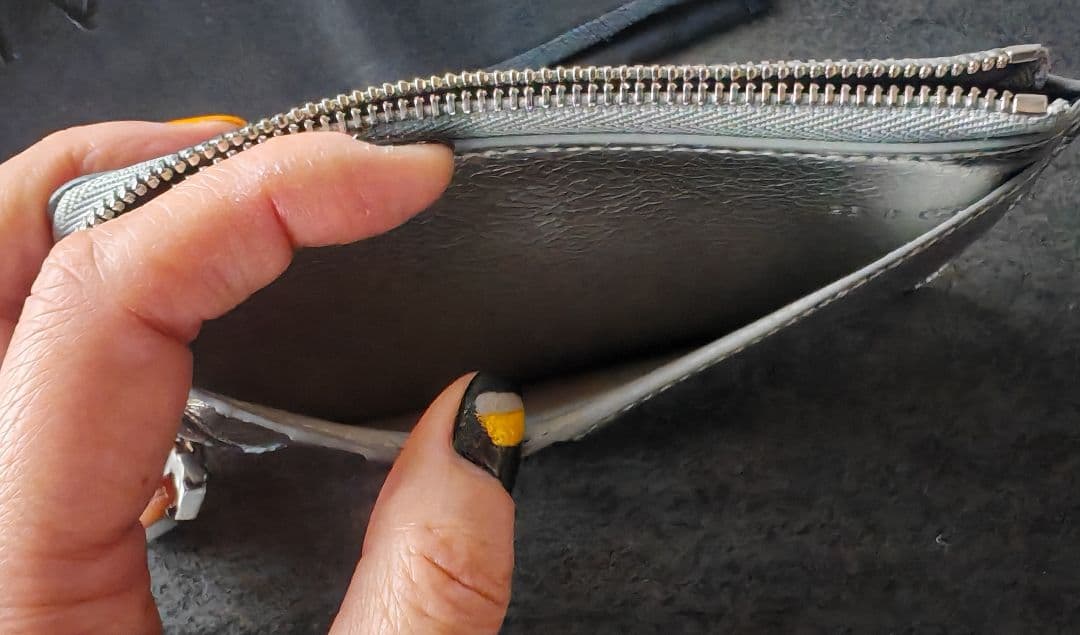 GIVENCHY 4G ジップ付きカードホルダー(ミニ財布)