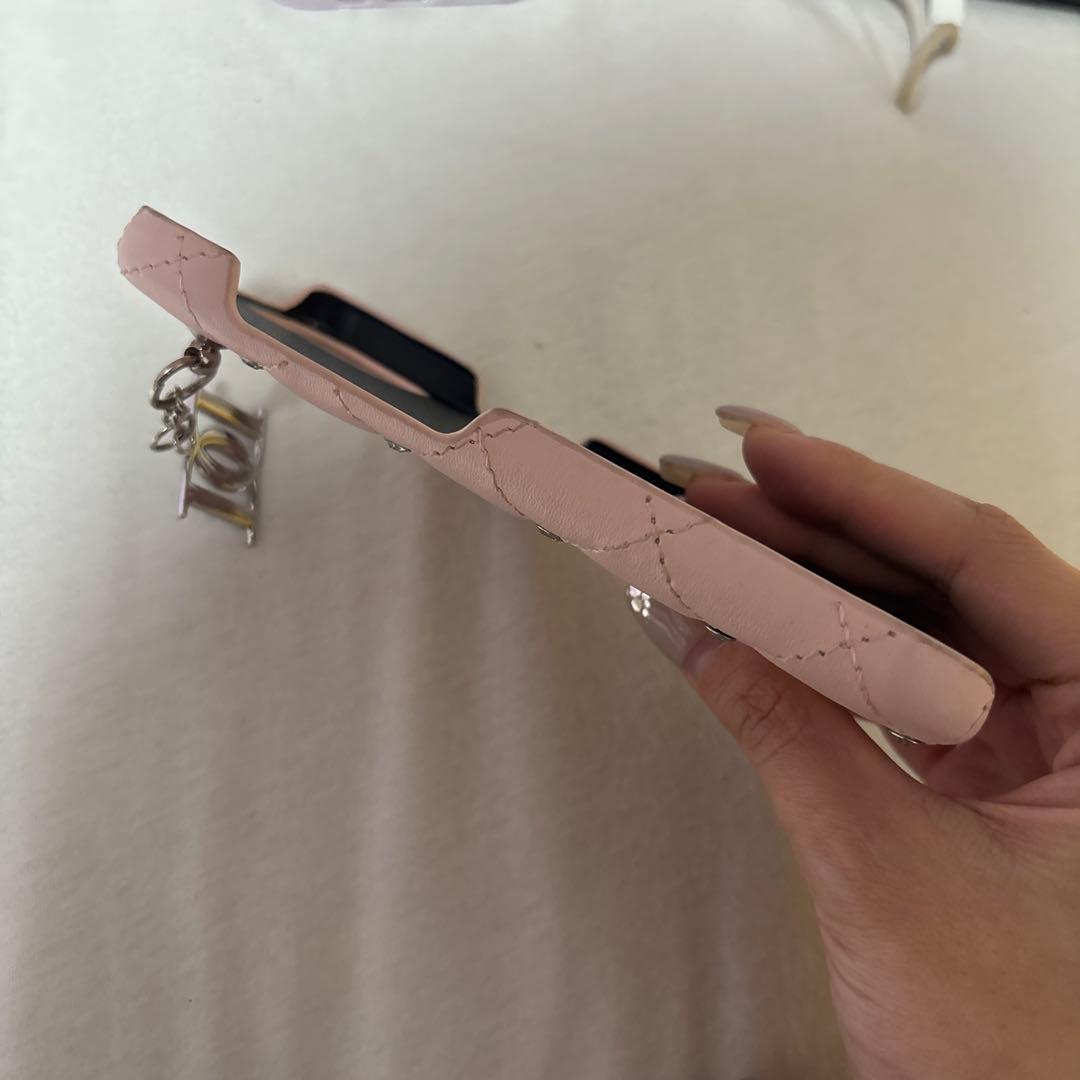 ダーリッチ 完売商品 iPhone15 ピンクキルティングケース