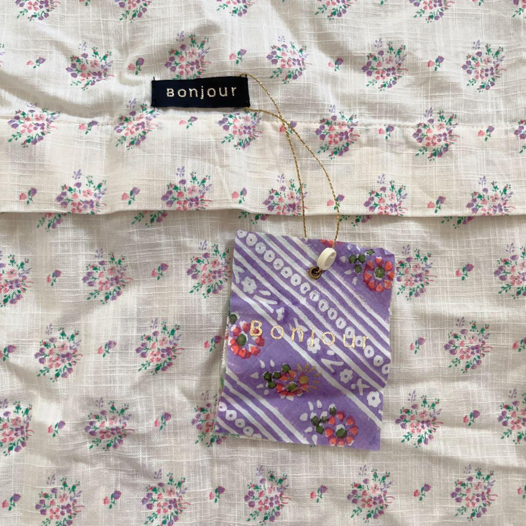 新品未使用　bonjour diary フリルクッションカバー 紫　パープル