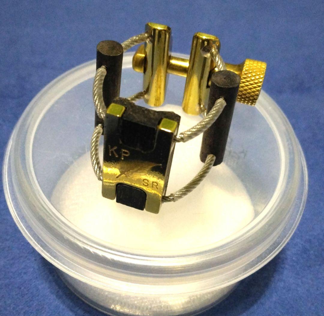 K-Plume（Kプルーム）ソプラノサックスリガチャー　ウッドブラス