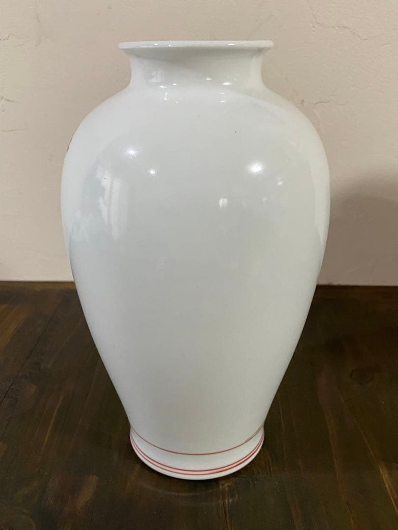 13代柿右衛門　錦　岩牡丹文　花瓶