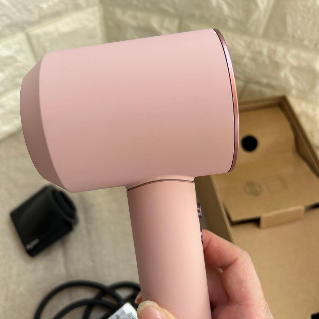 ダイソン　ドライヤー　さくらロゼゴールド