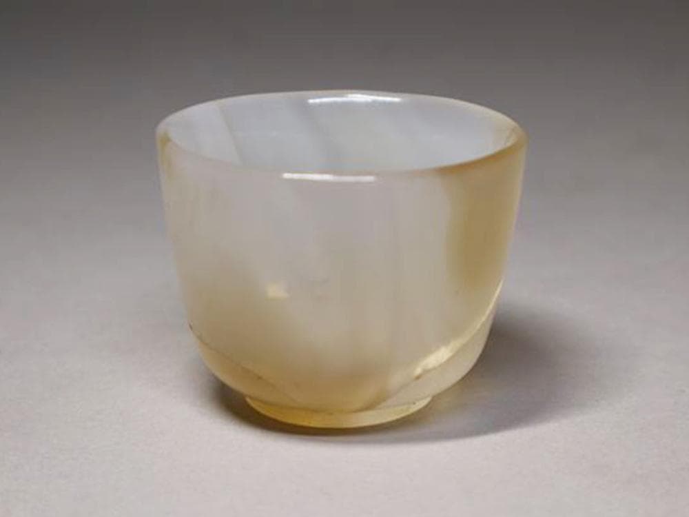 【玉】　★ 玉石 冰糖瑪瑙料小杯 ★　清朝期　整料彫刻 茶器酒器　文房珍玩