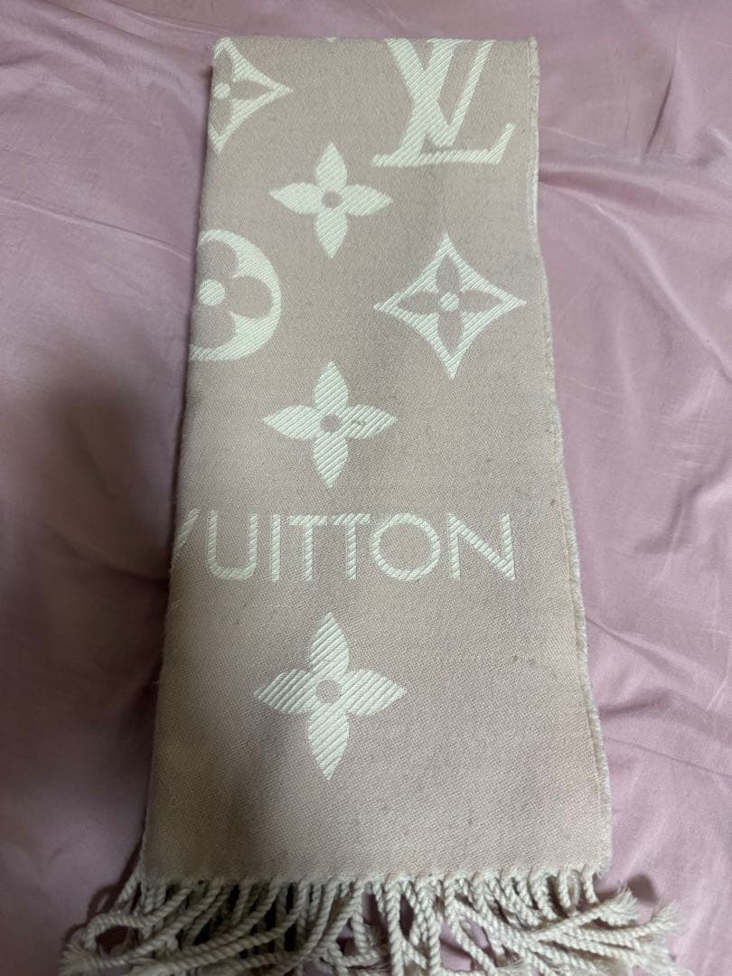 Louis Vuitton ピンク マフラー ロゴ入り
