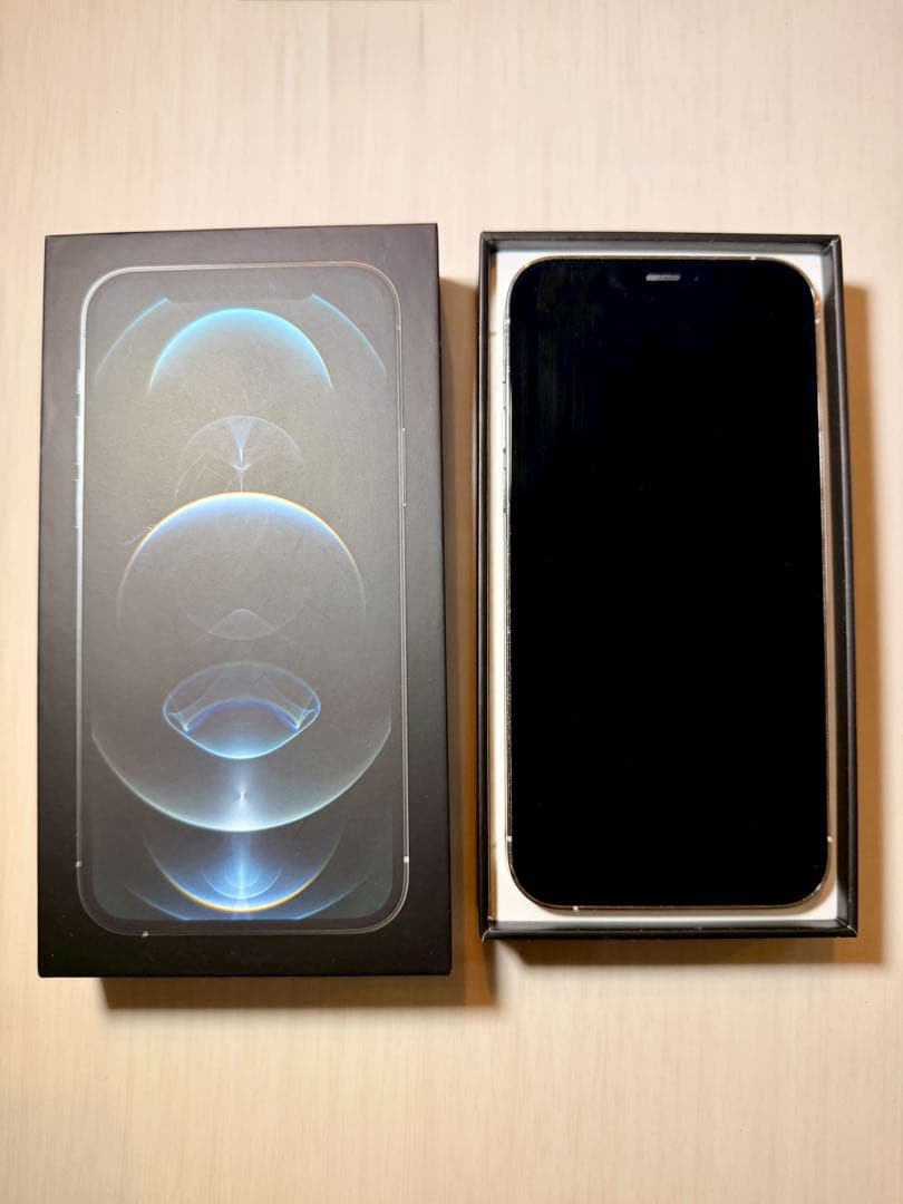 Apple iPhone 12 Pro シルバー 本体、箱付き