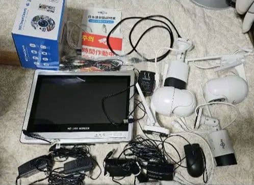 12インチ液晶一体型3TBHDD内蔵NVR500万画素カメラ2台+PTZ